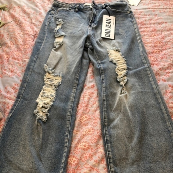 NWT ALMOST FAMOUS Jr’s Destructed Loose-Straight Leg High Rise Dad Jeans/Sz. 9 - Picture 4 of 9
